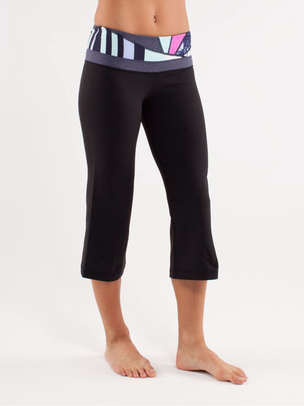 Lululemon Groove Crop - Reversible - Black/Heathered Deep Indigo/Quilting Spring